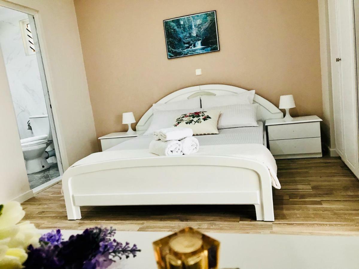 Joy Hotel Саранде Екстериор снимка